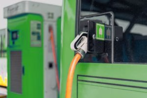 SRI, STS și SPP achiziționează vehicule electrice prin finanțare