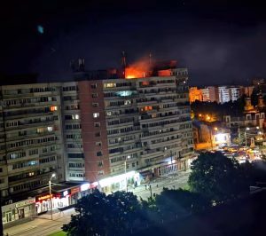 Doi răniți stabili după prăbușirea unei drone pe bloc la Galați