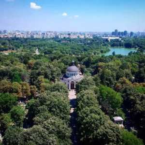 Doi tineri, control judiciar pentru profanare în Bellu
