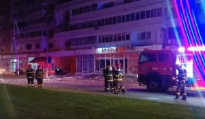 Dronă cu încărcătură explozivă prăbușită peste bloc în Galați