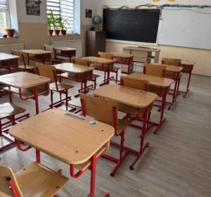 Elevii de clasa a IV-a susțin evaluarea la Limba română
