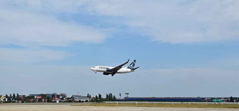 TAROM organizează pe 1 iunie ediția a treia a evenimentului pentru copii
