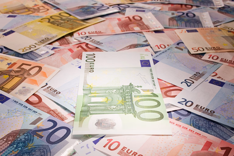 Peste 50 milioane euro fonduri UE pentru proiecte IMM-universități