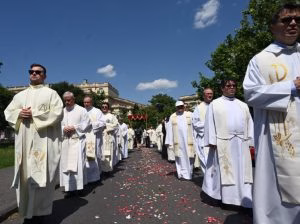 Procesiune catolică duminică în centrul Bucureștiului - Utile