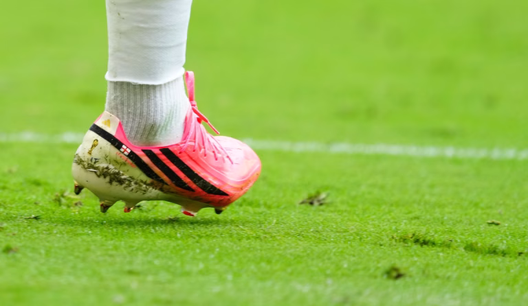 Adidas explică apariția ghetelor roz la Cupa Mondială 2026