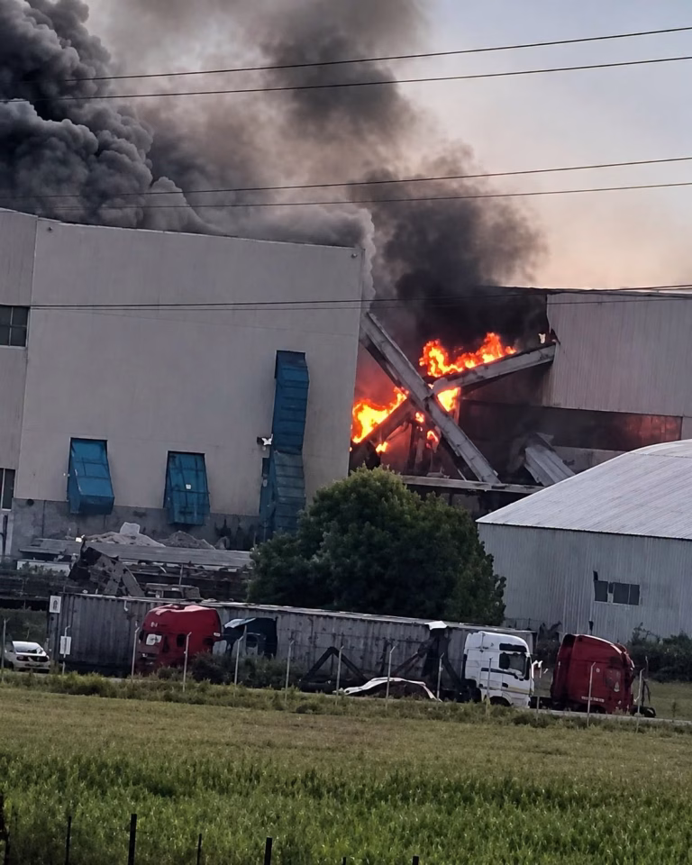 Explozie și incendiu la fabrica Kronospan din Brașov