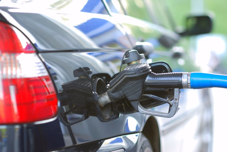 Motorina a depășit 10,50 lei pe litru la unele pompe