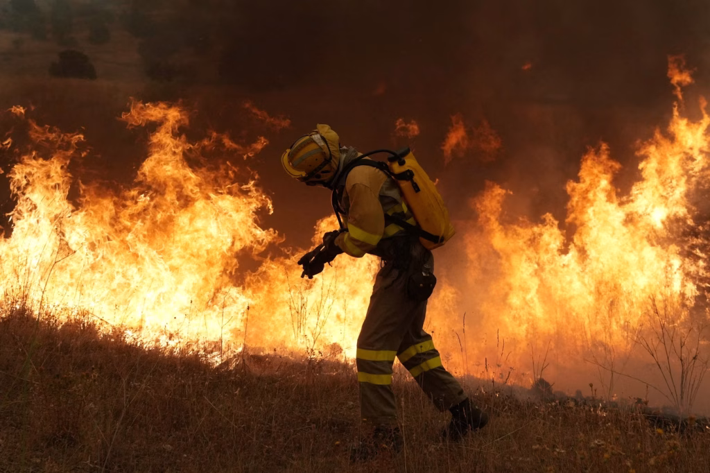 Peste 220.000 de evacuați din cauza incendiilor din Franța și Spania - Opinii