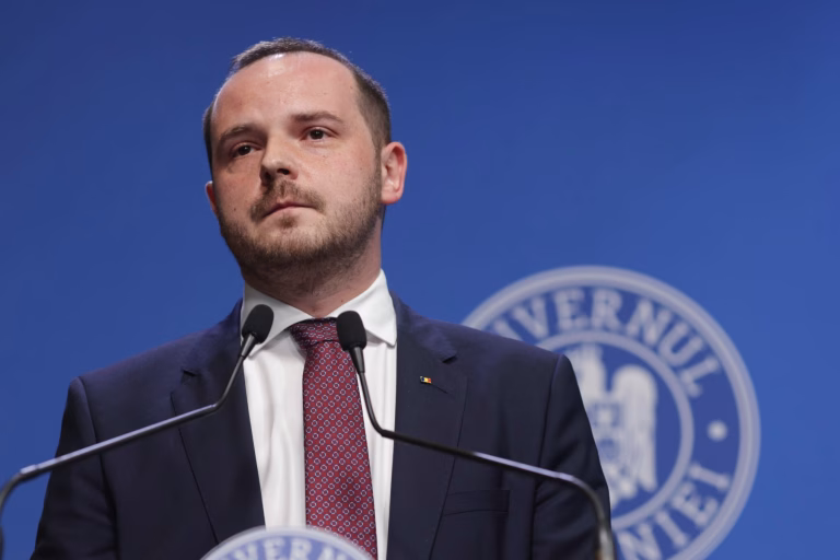 Rogobete respinge acuzațiile lui Voiculescu privind posturile din spitale