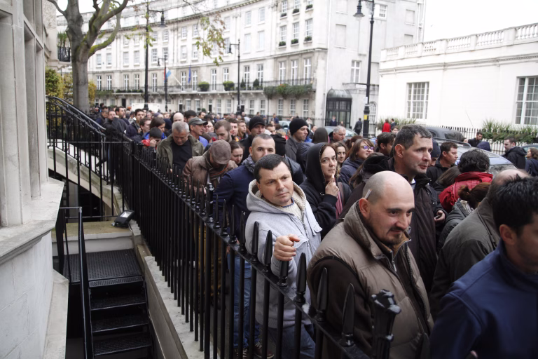 Sondaj ART: AUR și USR susțin cel mai mult anticipatele