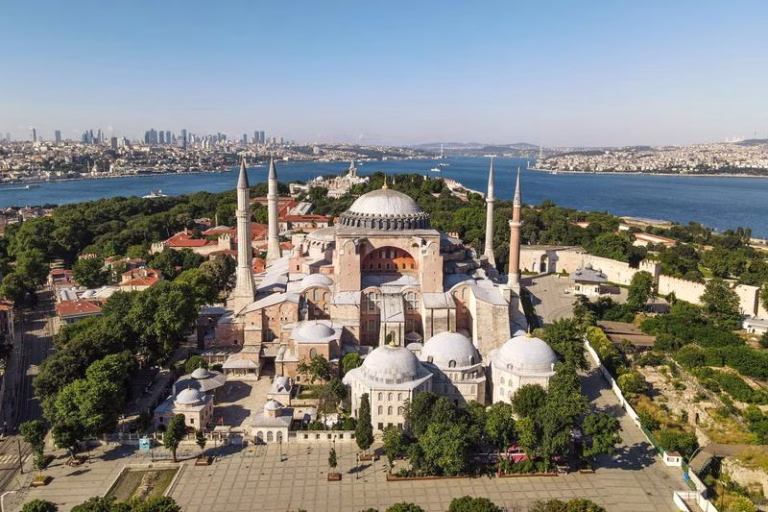 Turiști ruși reținuți la Hagia Sofia din Istanbul