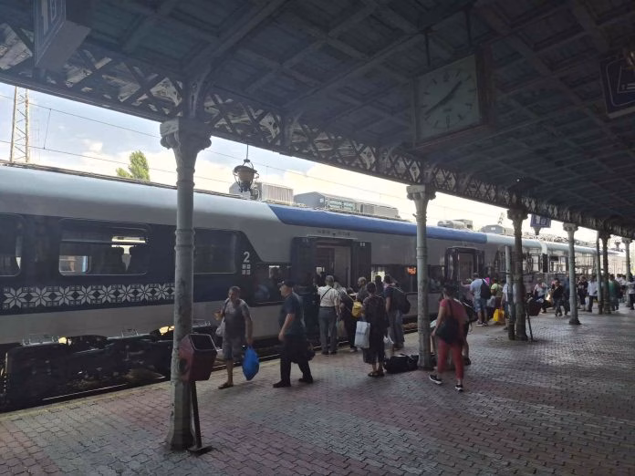 Călători reclamă temperaturi ridicate în trenul PESA Obor-Constanța - Bucuresti
