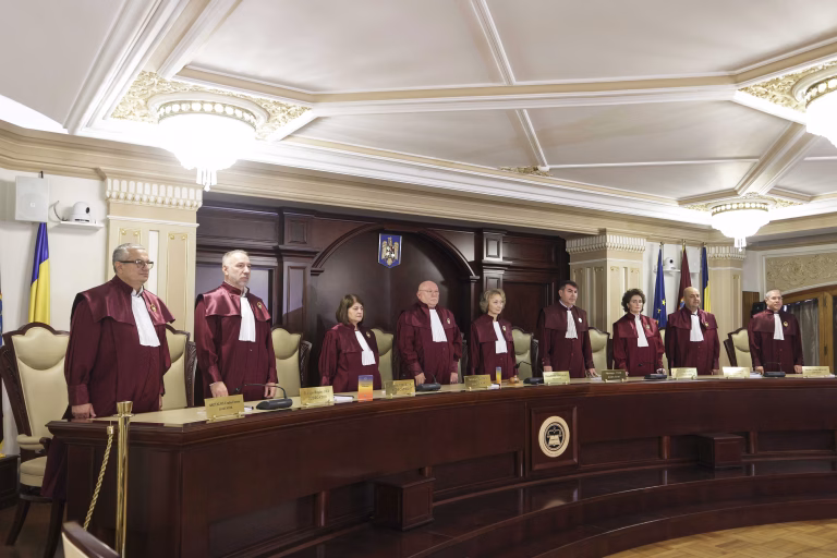 CCR dezbate miercuri sesizările privind noua lege ANI