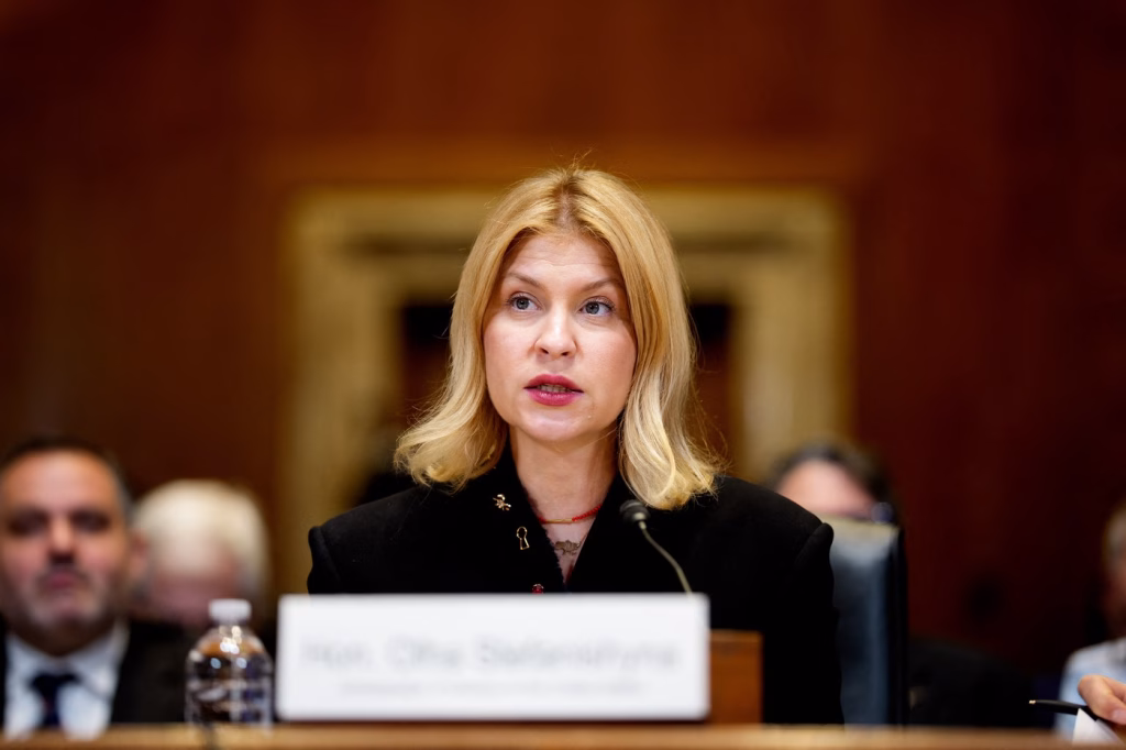 Fosta ambasadoare a Ucrainei în SUA, anchetată pentru corupție - Opinii