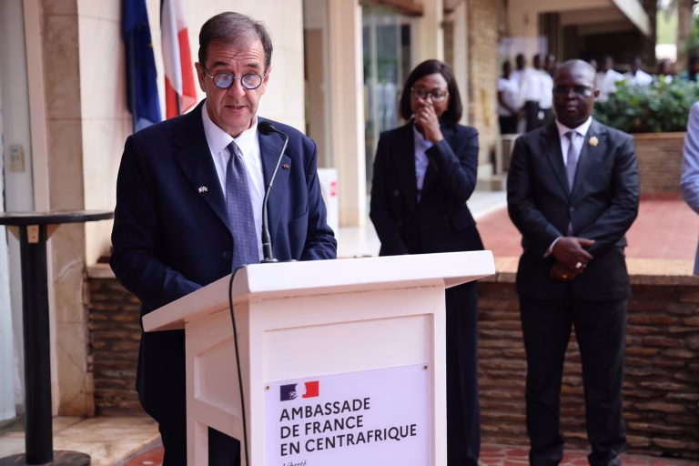 Franța anchetează disciplinar ambasadorul din Republica Centrafricană