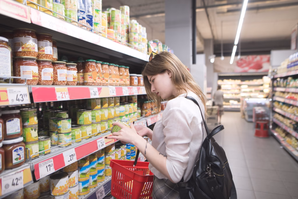 Îngheţarea preţurilor nu creşte automat puterea de cumpărare a românilor - Opinii