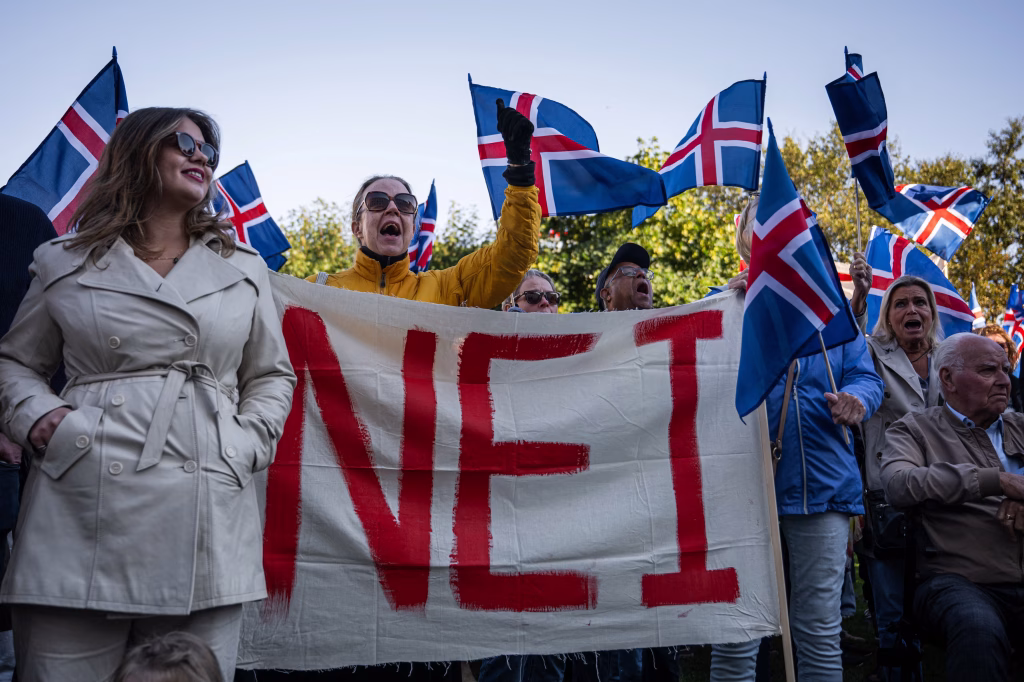 Islanda respinge la referendum negocierile de aderare la UE - Opinii