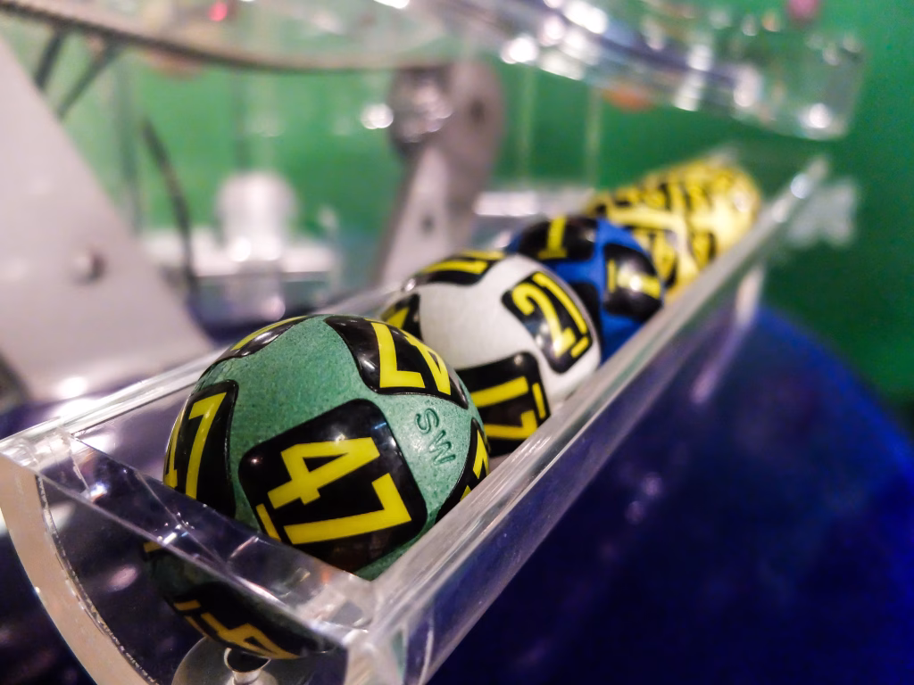 Loto 6/49 are report de peste 51,6 milioane de lei - Opinii