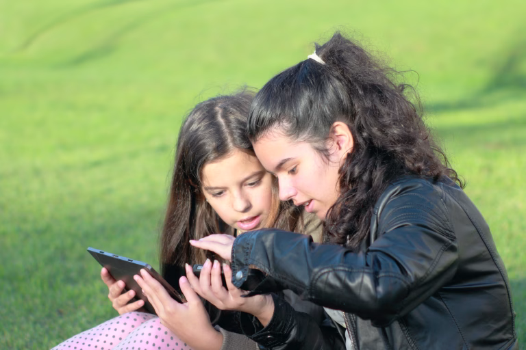 Meta, acuzată de creare intenționată a dependenței la copii