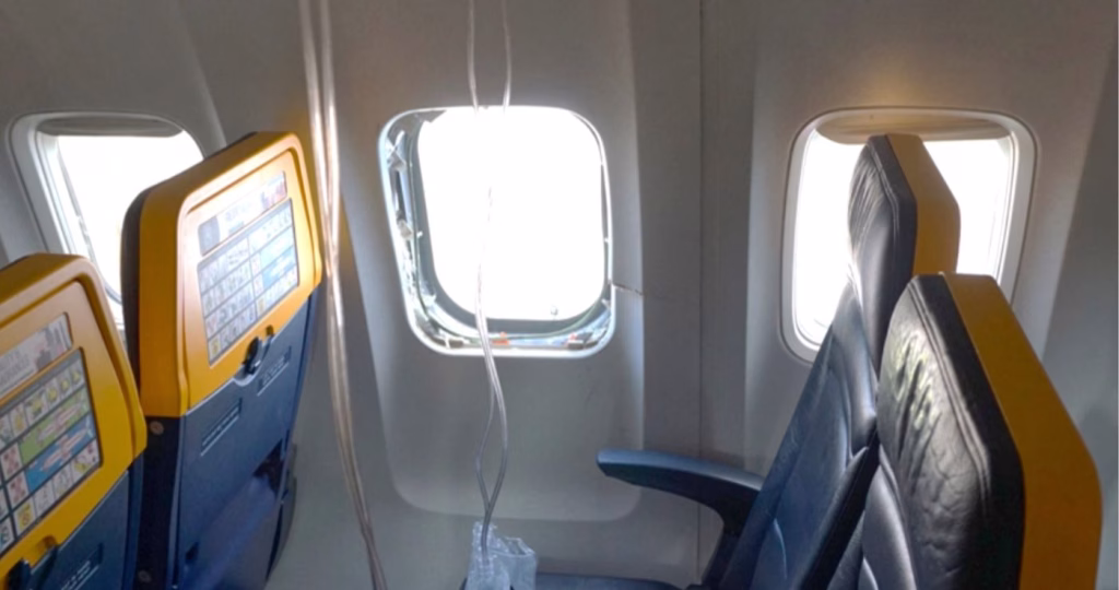 NTSB: pală desprinsă a spart geamul unui Boeing 737 Ryanair - Opinii