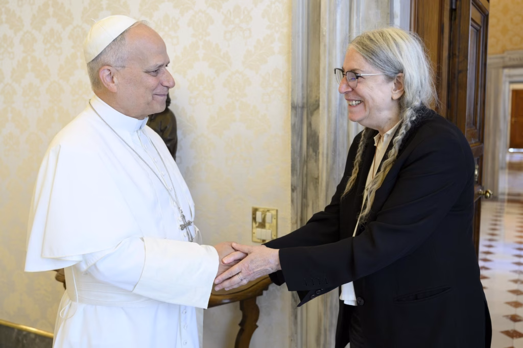 Papa Leon al XIV-lea a primit-o pe Patti Smith la Vatican - Opinii