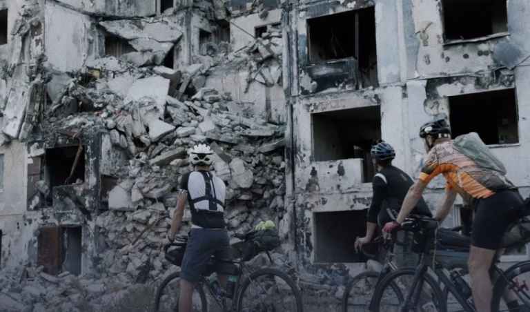 Regizorul Ihor Volochii a povestit călătoria de 1.500 km pe front