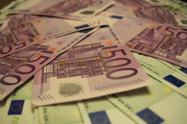 Șase state UE cer impozitarea profiturilor petroliere excepționale