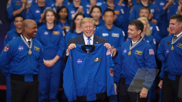 Trump anunță crearea Academiei Spațiale a SUA