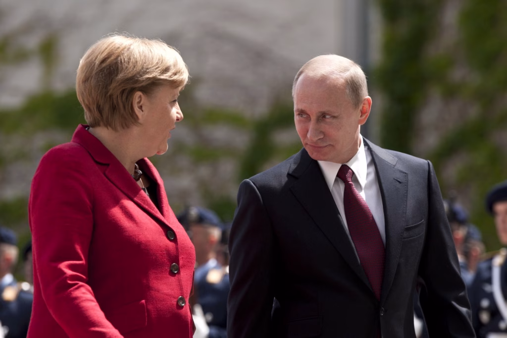 Angela Merkel a lansat la Ateneul Român volumul de memorii - Opinii