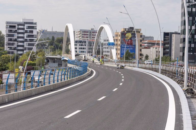 Circulația se redeschide pe Pasajul Basarab de duminică noapte