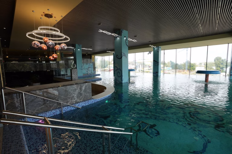 Se deschide Complexul Acvatic din Pantelimon. Șase piscine, SPA și patinoar pe terasă