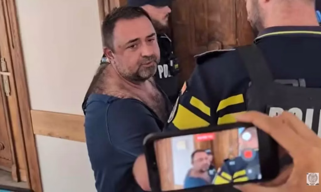 Curtea de Apel Alba Iulia revocă arestul procurorului Bucurică - Opinii
