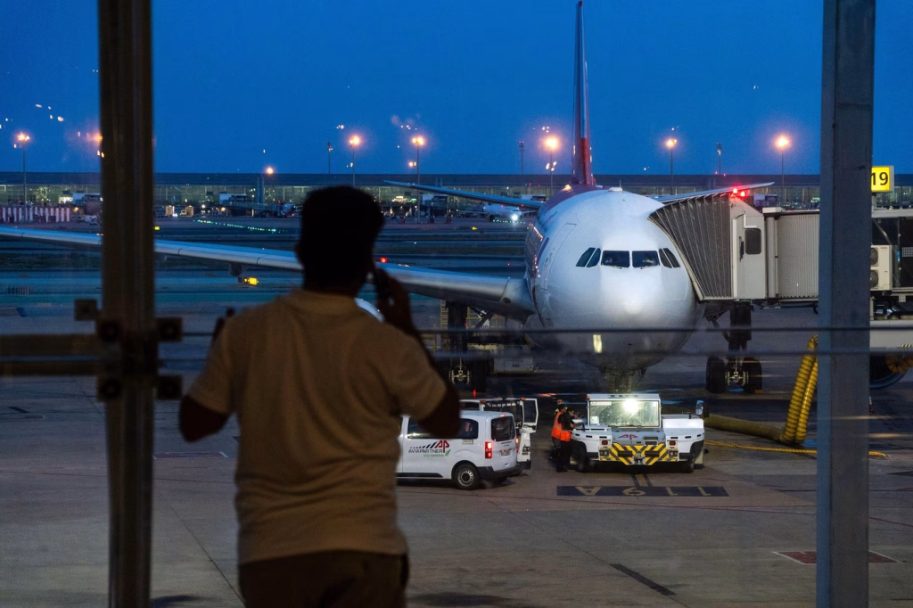 Drone opresc temporar traficul aerian pe aeroportul din Luxemburg - Opinii