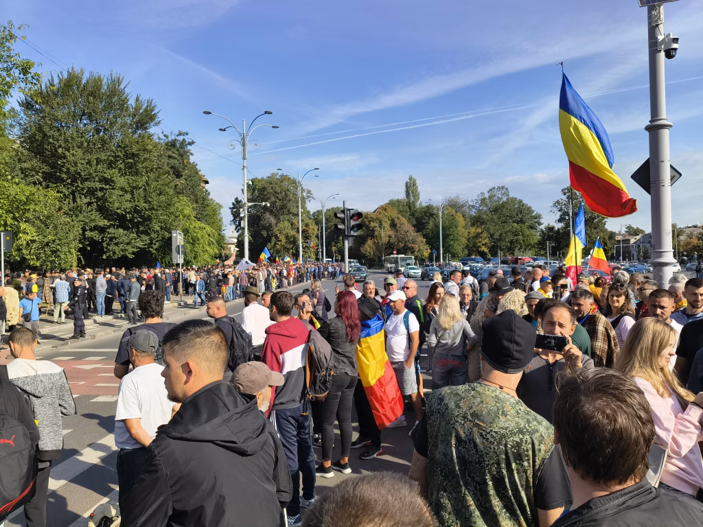 Fermieri au protestat în Piața Victoriei, AUR a organizat eveniment paralel - Opinii