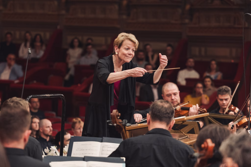 Marin Alsop cere reguli mai relaxate la concertele clasice - Opinii