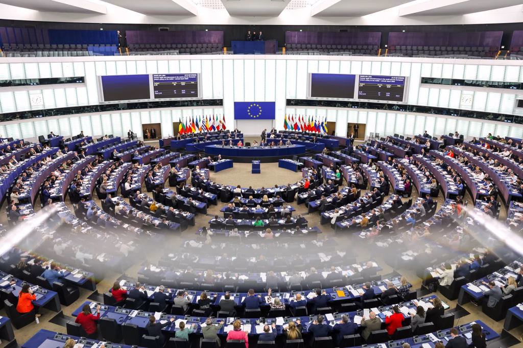 Parlamentul European ridică imunitatea eurodeputatului Grzegorz Braun - Opinii