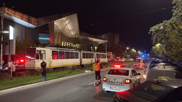 Pieton de 31 de ani lovit de tramvai pe strada Liviu Rebreanu - Bucuresti