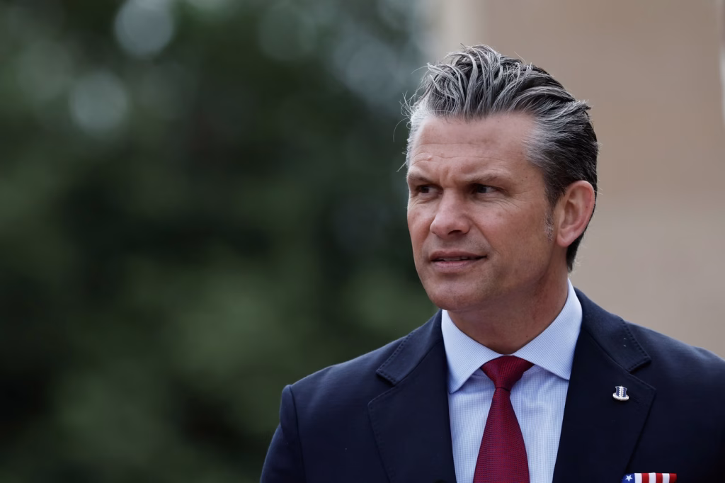 Republican depune moțiune de impeachment împotriva lui Hegseth - Opinii
