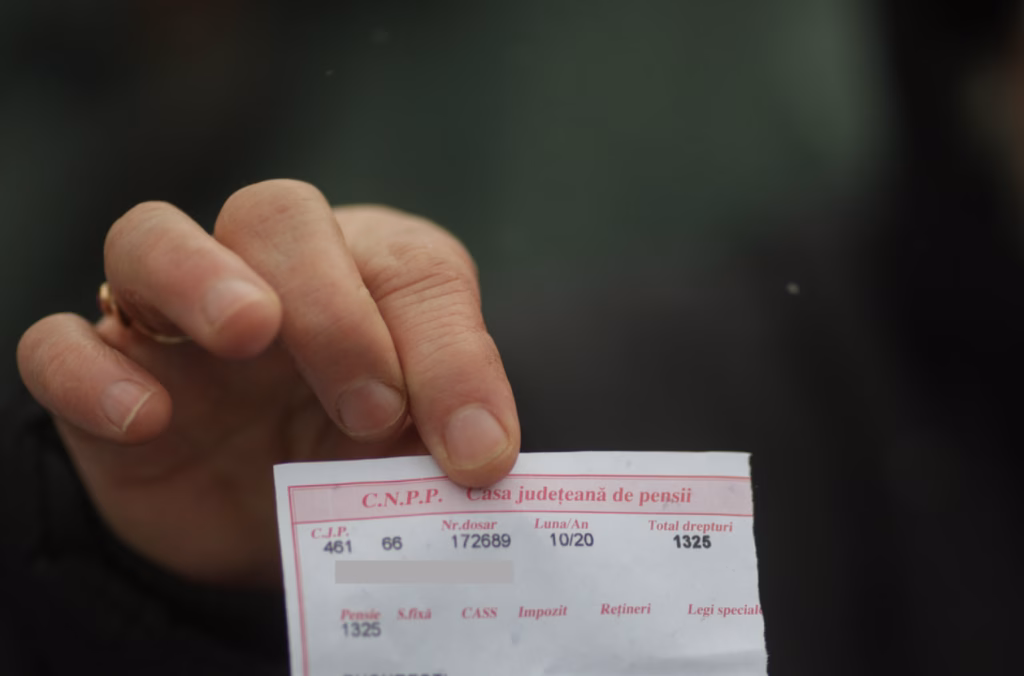 Senatul adoptă QR pe talonul de pensie pentru scutiri transport - Opinii