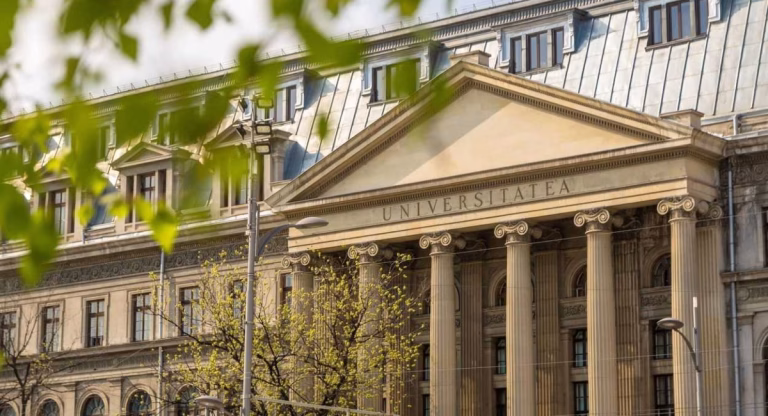 Universitatea din București scoate 5.800 de locuri la toamnă