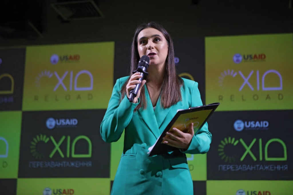 Zelenski sancționează zece persoane, printre care Iulia Mendel - Opinii