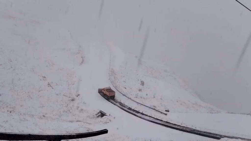 CNAIR a închis Transfăgărășanul din cauza ninsorii - Bucuresti