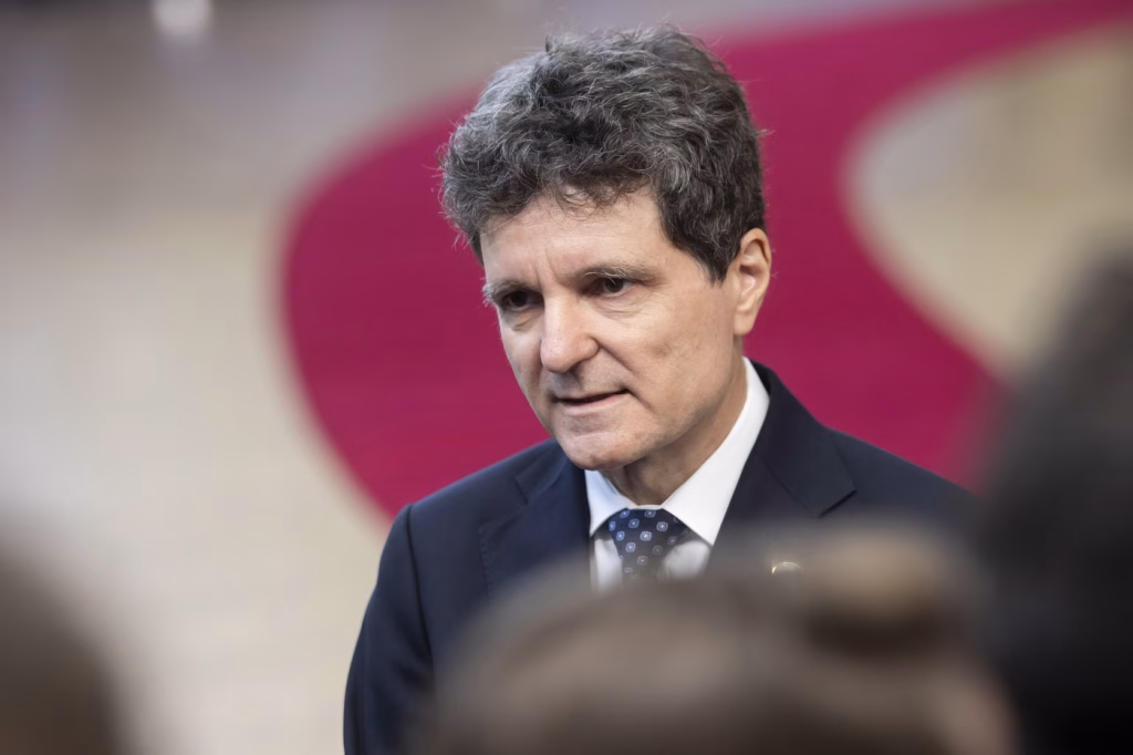 Nicușor Dan a participat la Liturghia de la Biserica Cotroceni - Opinii