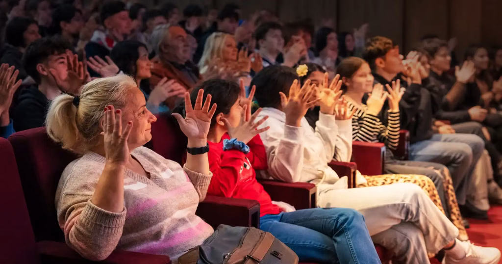 One World Romania lansează programul One World Collective - Evenimente