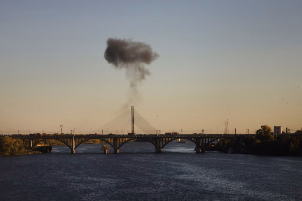 Podul de Nord din Kiev, lovit de un atac rusesc - Opinii