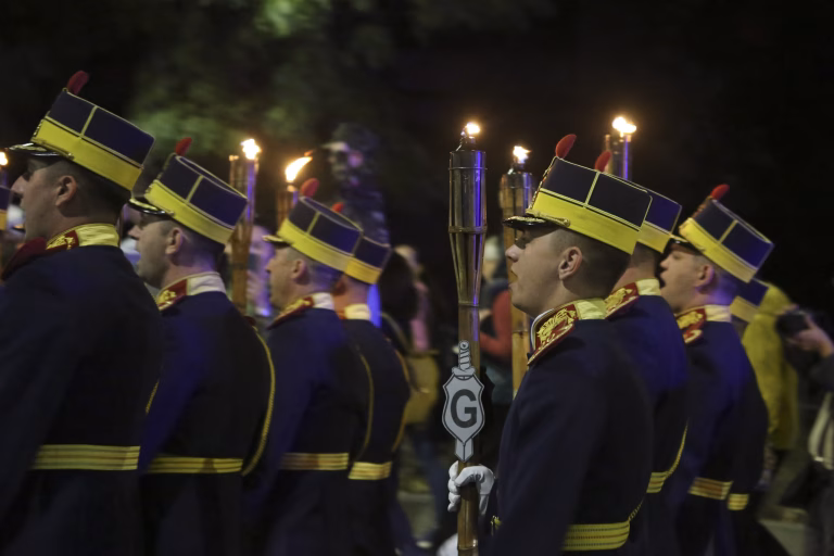 Retragerea cu torțe de Ziua Armatei afectează STB duminică