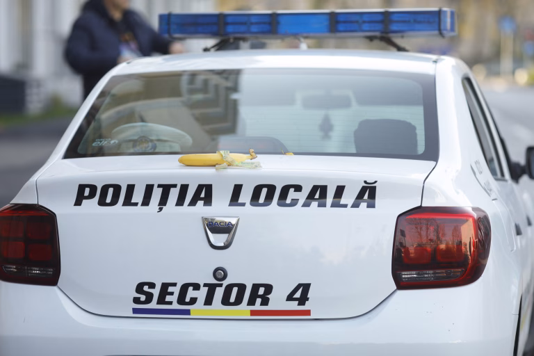 Sector 4 propune transferul a 15 mașini de poliție la Totul Verde