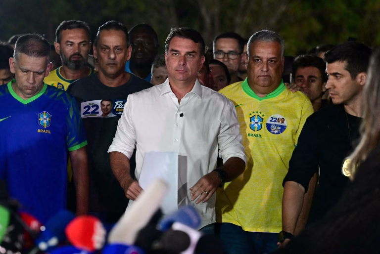 SUA va acorda viză lui Flavio Bolsonaro după fuga din Brazilia